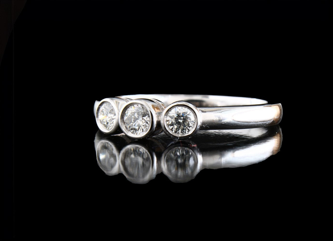 Stunning Diamond Engagement Ring in 18k White Gold - fk gems
