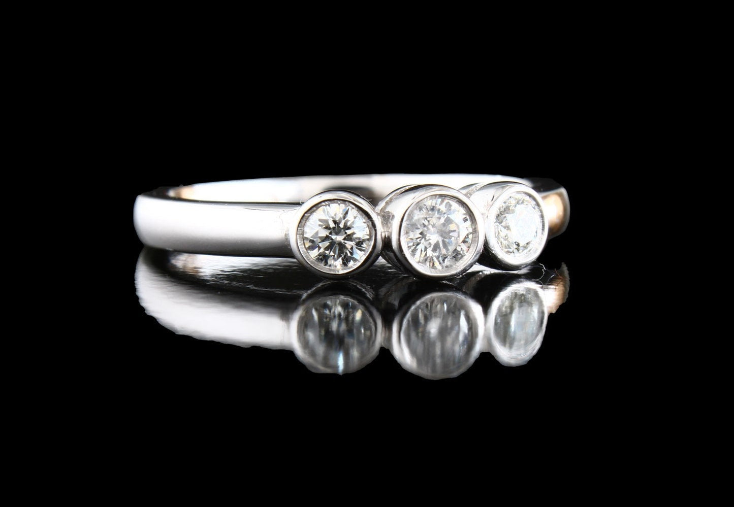 Stunning Diamond Engagement Ring in 18k White Gold - fk gems