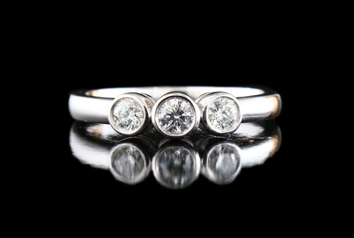 Stunning Diamond Engagement Ring in 18k White Gold - fk gems