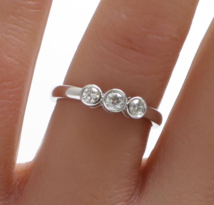 Stunning Diamond Engagement Ring in 18k White Gold - fk gems