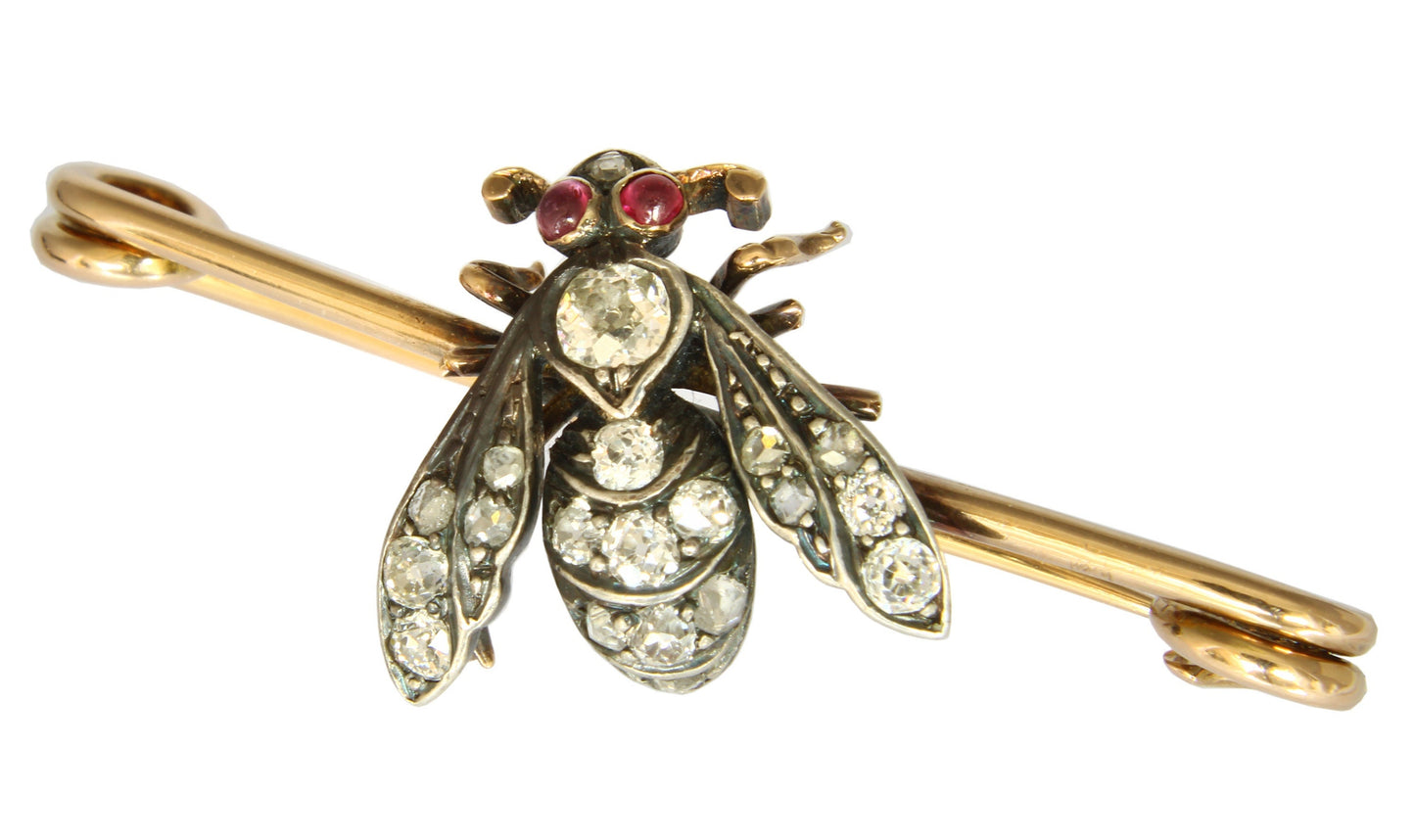 Broche antique en or et argent avec diamants et rubis en forme d'insecte