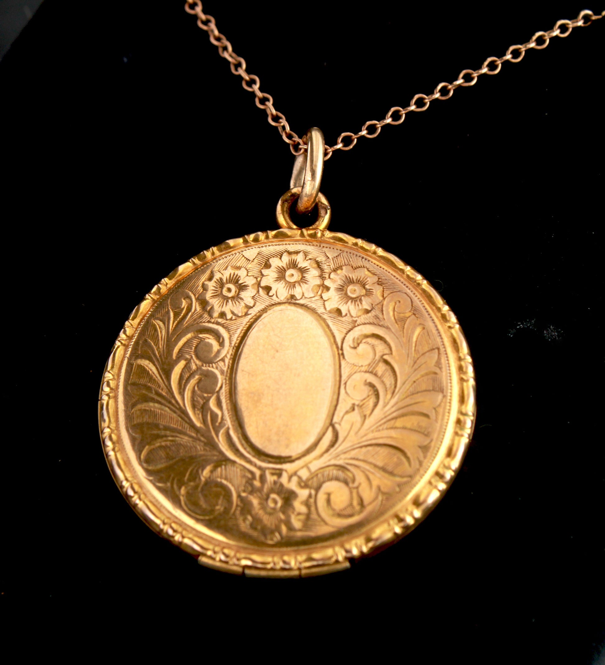 Antique Victorian hinged locket in 9k Rose Gold - fk gems
