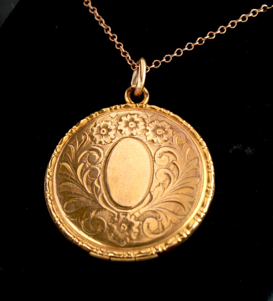 Antique Victorian hinged locket in 9k Rose Gold