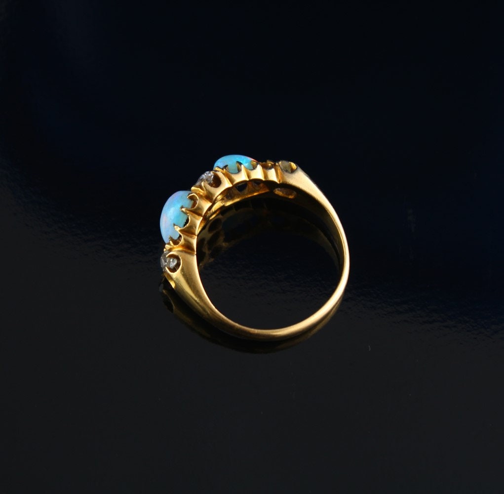 Bague de fiançailles victorienne en or jaune 18 carats avec opale et diamants, datée de 1894